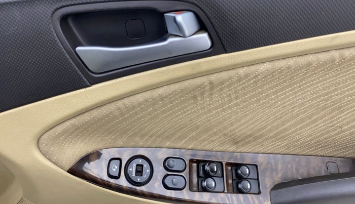 2015 Hyundai Verna FLUIDIC 4S 1.6 VTVT S(O), Petrol, Manual, 1,42,985 km, Driver Side Door Panels Control