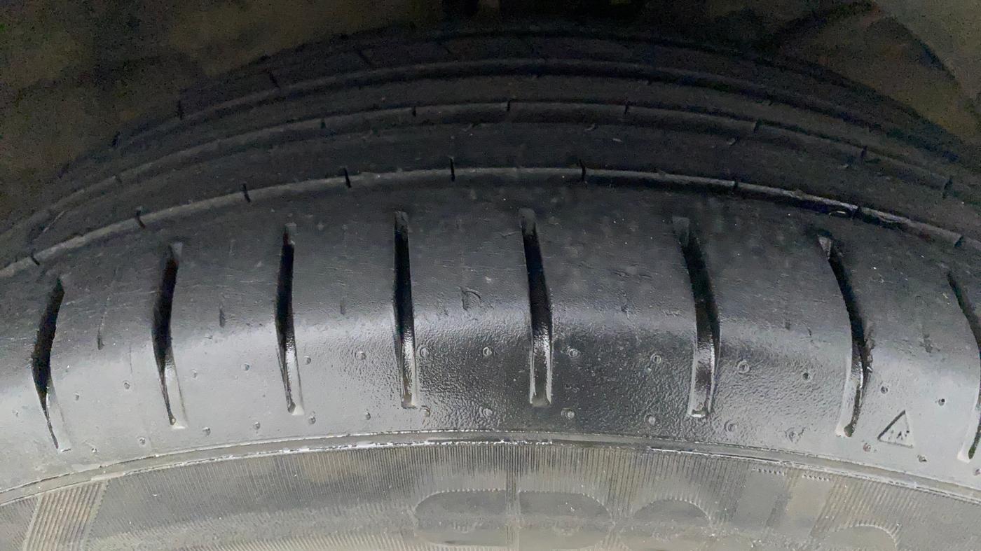 2017 Maruti Baleno ZETA CVT PETROL 1.2, Petrol, Automatic, 29,910 km, Right Front Tyre Tread
