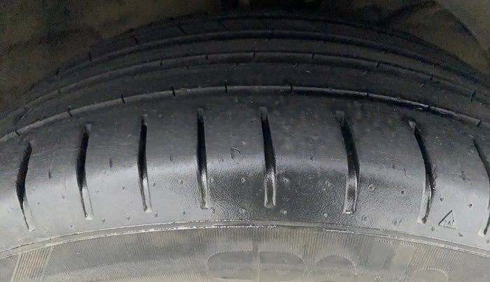 2017 Maruti Baleno ZETA CVT PETROL 1.2, Petrol, Automatic, 29,910 km, Right Front Tyre Tread