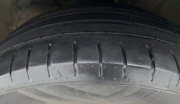 2017 Maruti Baleno ZETA CVT PETROL 1.2, Petrol, Automatic, 29,910 km, Left Front Tyre Tread