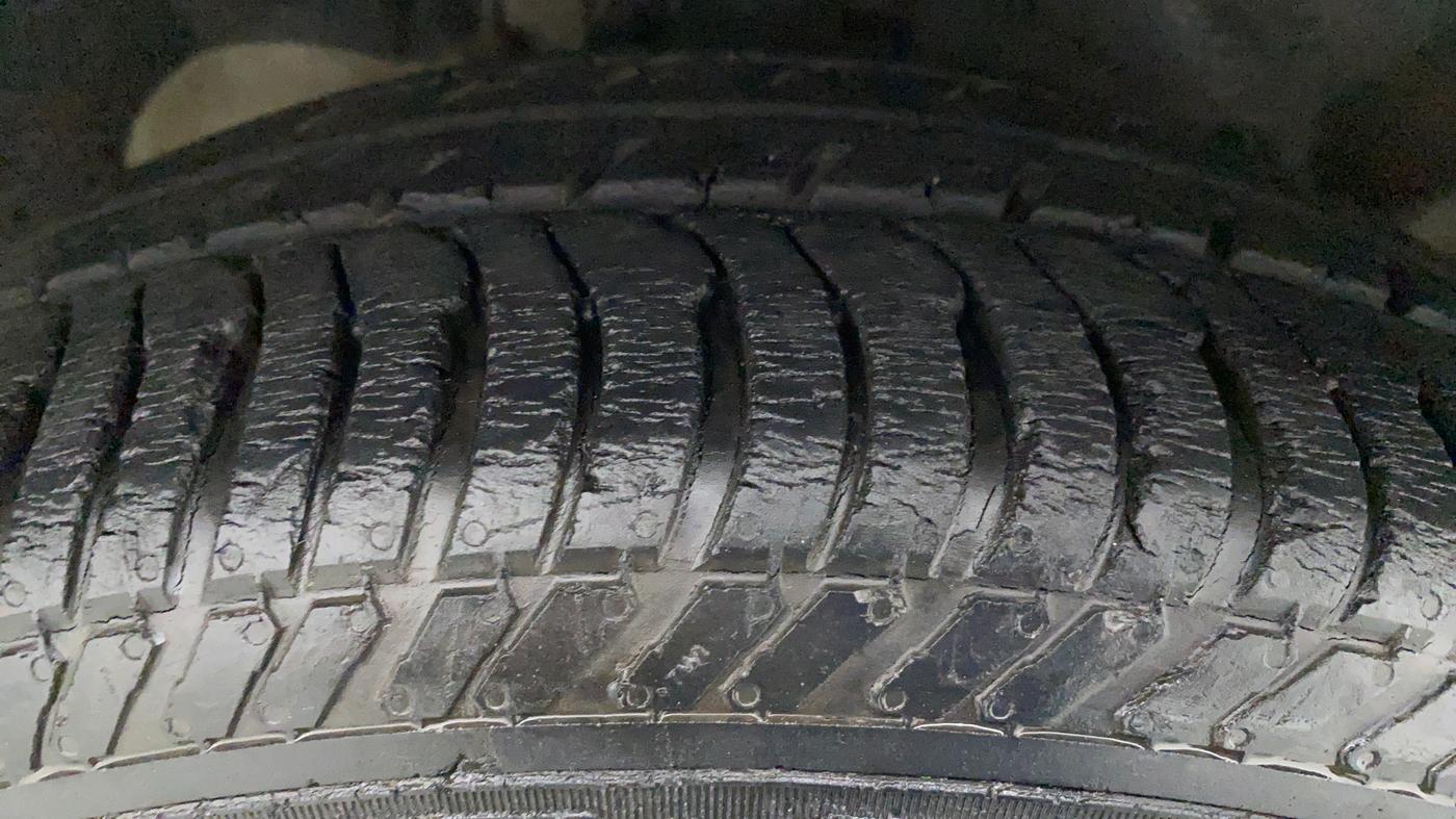 2014 Ford Ecosport 1.5 TITANIUM TI VCT AT, Petrol, Automatic, 48,892 km, Right Rear Tyre Tread