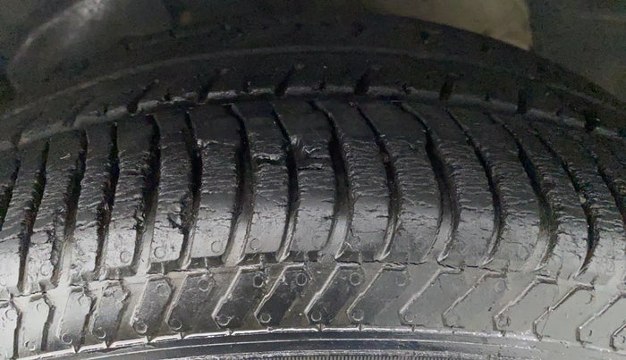 2014 Ford Ecosport 1.5 TITANIUM TI VCT AT, Petrol, Automatic, 48,892 km, Left Front Tyre Tread