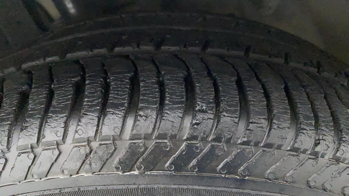 2014 Ford Ecosport 1.5 TITANIUM TI VCT AT, Petrol, Automatic, 48,892 km, Left Rear Tyre Tread