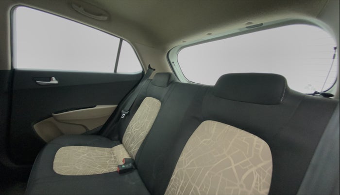 2016 Hyundai Grand i10 SPORTZ 1.2 KAPPA VTVT, Petrol, Manual, 28,163 km, Right Side Rear Door Cabin
