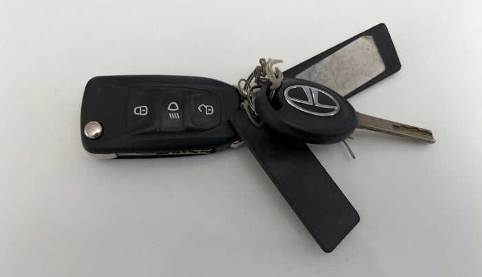 2021 Tata ALTROZ XE PETROL, Petrol, Manual, 19,734 km, Key Close Up