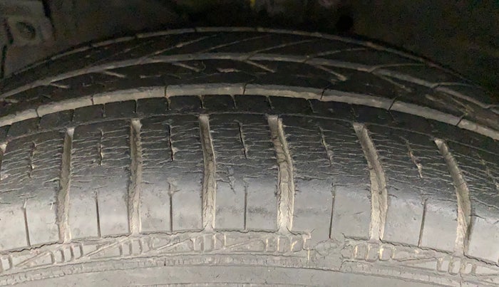 2013 Maruti Ertiga ZDI, Diesel, Manual, 31,944 km, Left Front Tyre Tread