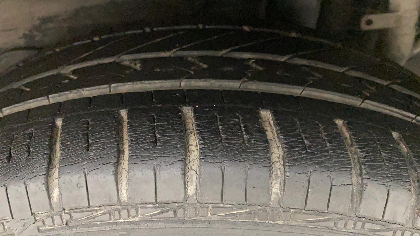 2013 Maruti Ertiga ZDI, Diesel, Manual, 31,944 km, Left Rear Tyre Tread