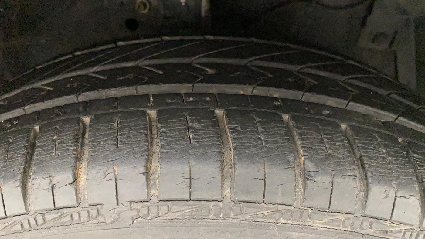 2013 Maruti Ertiga ZDI, Diesel, Manual, 31,944 km, Right Front Tyre Tread