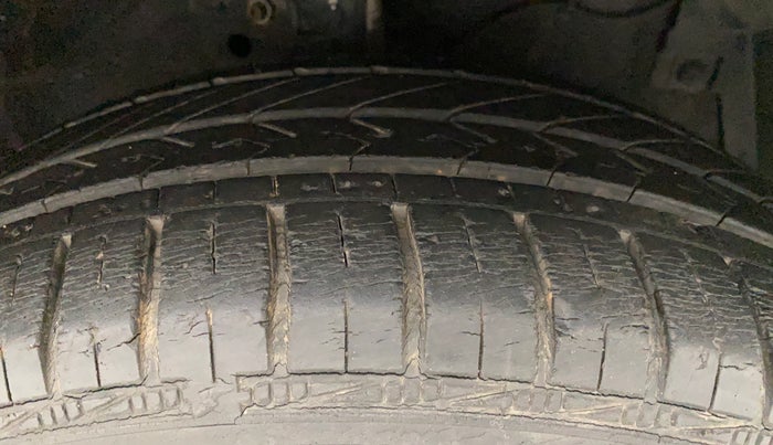 2013 Maruti Ertiga ZDI, Diesel, Manual, 31,944 km, Right Front Tyre Tread