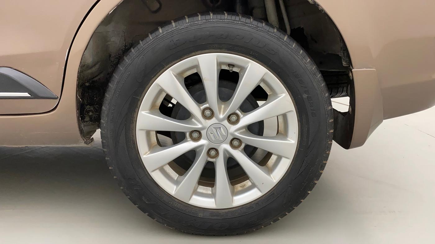 2013 Maruti Ertiga ZDI, Diesel, Manual, 31,944 km, Left Rear Wheel
