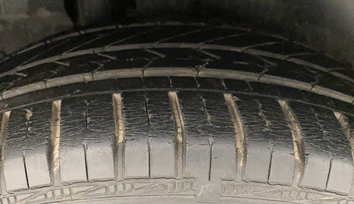 2013 Maruti Ertiga ZDI, Diesel, Manual, 31,944 km, Right Rear Tyre Tread