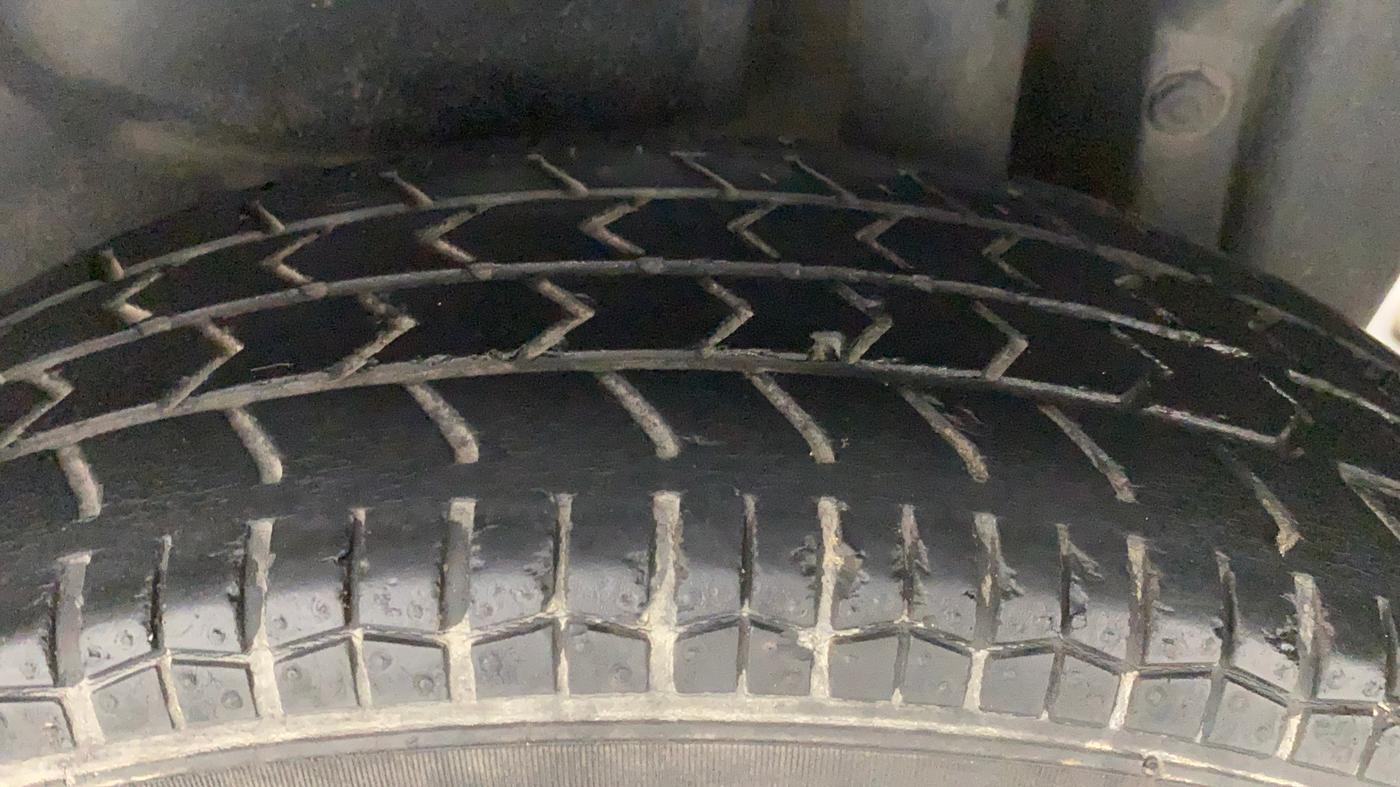 2015 Maruti Swift Dzire LXI, Petrol, Manual, 55,118 km, Left Rear Tyre Tread