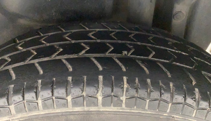 2015 Maruti Swift Dzire LXI, Petrol, Manual, 55,118 km, Left Rear Tyre Tread