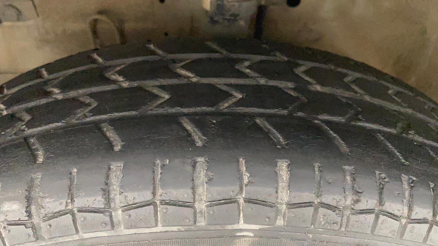 2015 Maruti Swift Dzire LXI, Petrol, Manual, 55,118 km, Left Front Tyre Tread