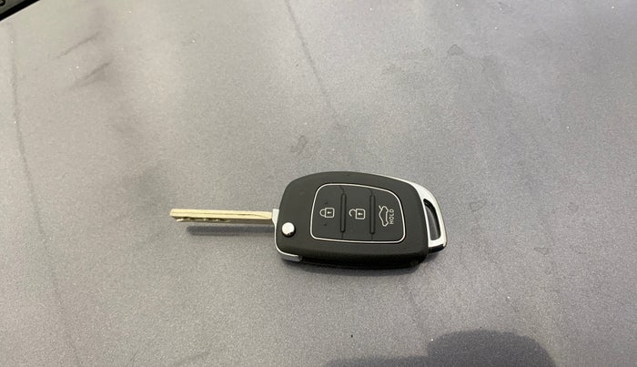 2016 Hyundai Verna 1.6 VTVT SX, Petrol, Manual, 48,818 km, Key Close Up