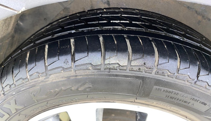 2016 Hyundai Verna 1.6 VTVT SX, Petrol, Manual, 48,818 km, Right Rear Tyre Tread