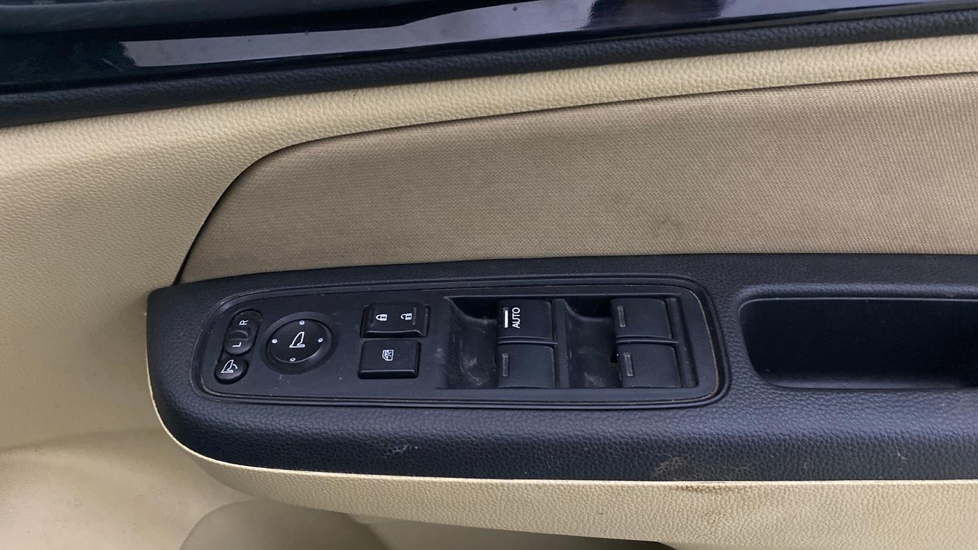 2020 Honda Amaze 1.2L I-VTEC VX CVT, Petrol, Automatic, 29,810 km, Driver Side Door Panels Control