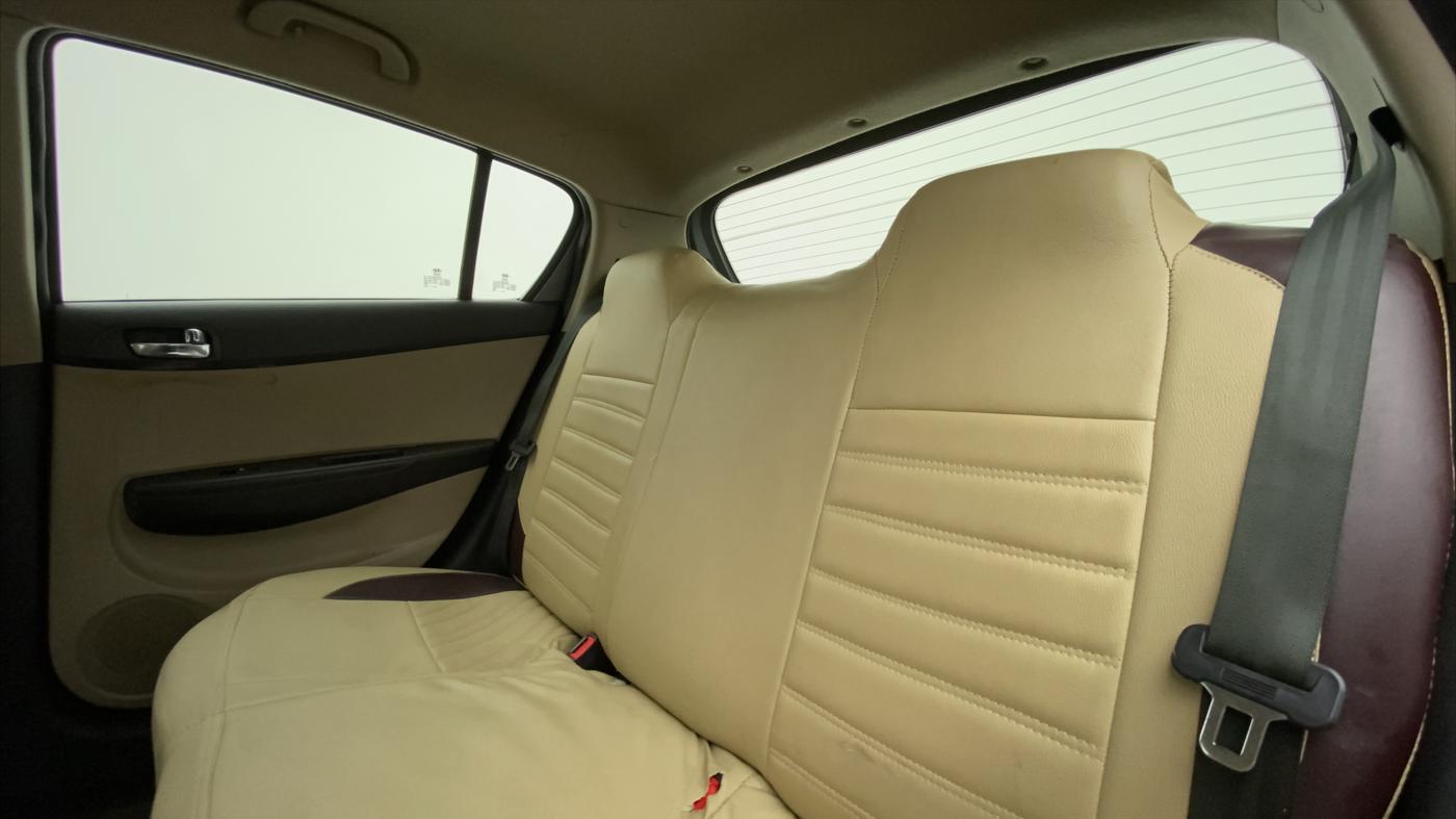 2012 Hyundai i20 MAGNA O 1.2, Petrol, Manual, 64,136 km, Right Side Rear Door Cabin
