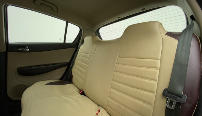 2012 Hyundai i20 MAGNA O 1.2, Petrol, Manual, 64,136 km, Right Side Rear Door Cabin
