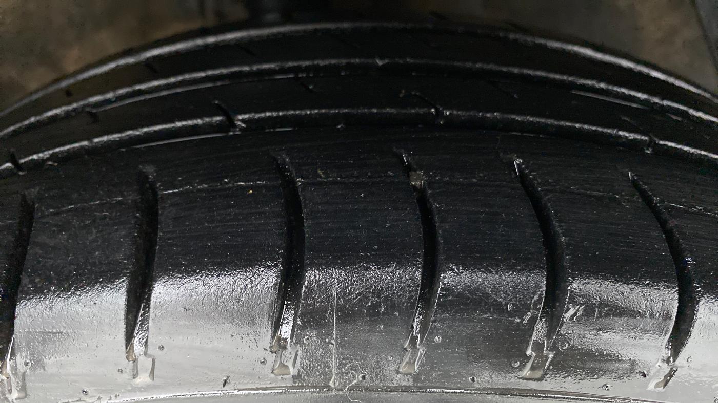 2012 Hyundai i20 MAGNA O 1.2, Petrol, Manual, 64,136 km, Right Front Tyre Tread