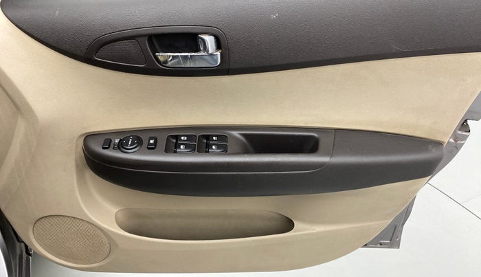 2012 Hyundai i20 MAGNA O 1.2, Petrol, Manual, 64,136 km, Driver Side Door Panels Control