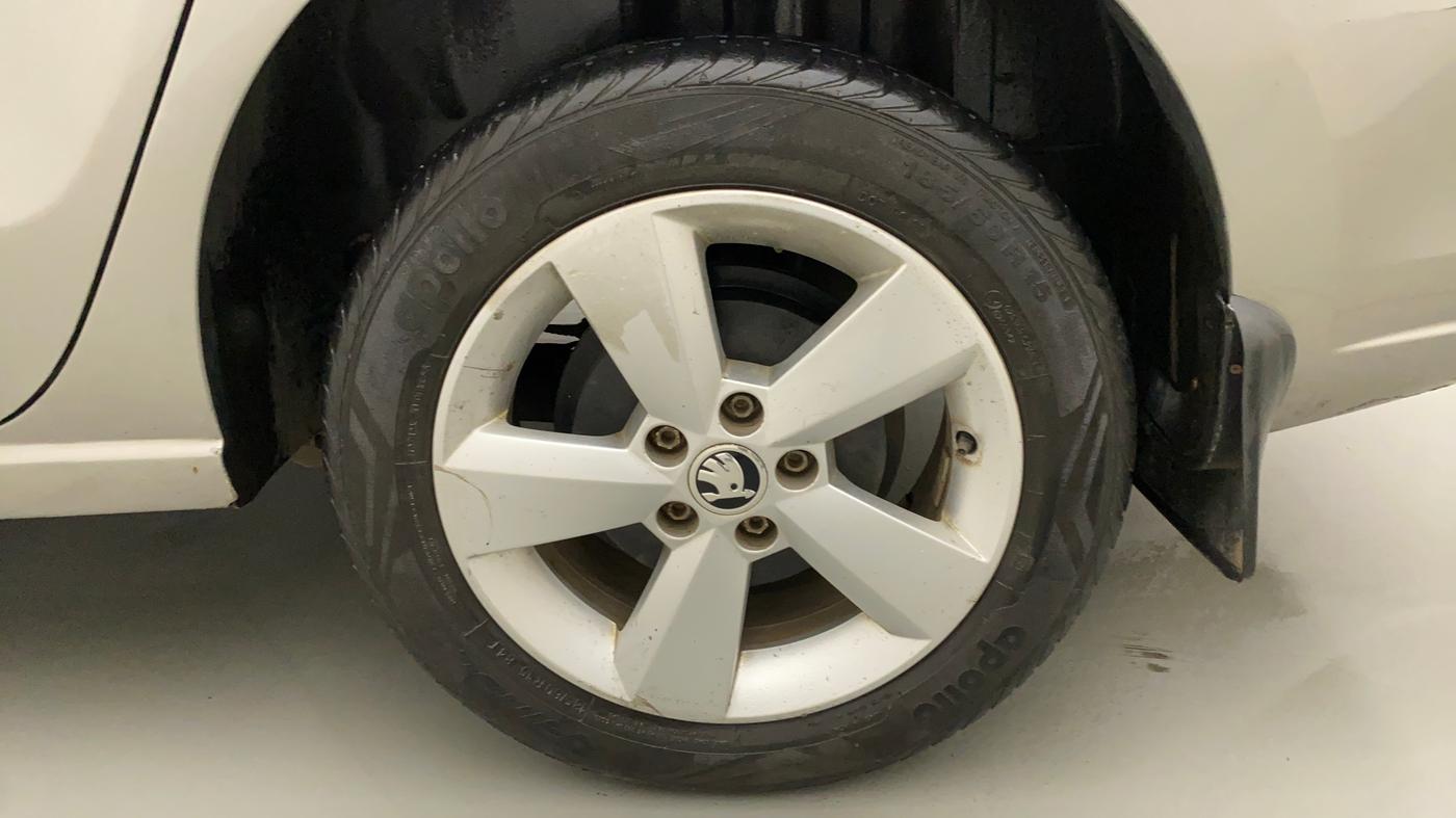 2016 Skoda Rapid AMBITION 1.6 MPI MT, Petrol, Manual, 20,804 km, Left Rear Wheel