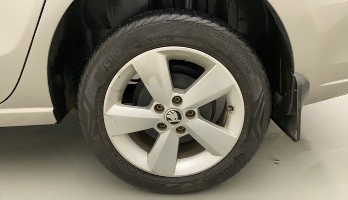 2016 Skoda Rapid AMBITION 1.6 MPI MT, Petrol, Manual, 20,804 km, Left Rear Wheel