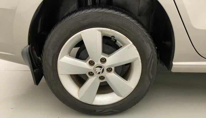 2016 Skoda Rapid AMBITION 1.6 MPI MT, Petrol, Manual, 20,804 km, Right Rear Wheel