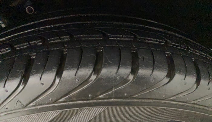 2016 Skoda Rapid AMBITION 1.6 MPI MT, Petrol, Manual, 20,804 km, Left Rear Tyre Tread