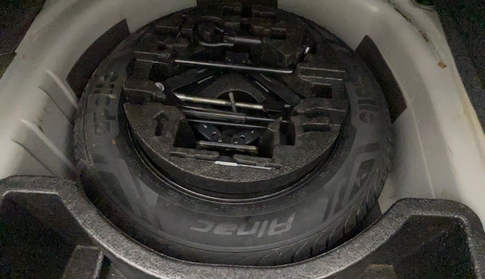 2016 Skoda Rapid AMBITION 1.6 MPI MT, Petrol, Manual, 20,804 km, Spare Tyre