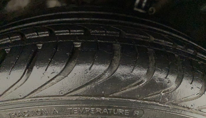 2016 Skoda Rapid AMBITION 1.6 MPI MT, Petrol, Manual, 20,804 km, Right Rear Tyre Tread
