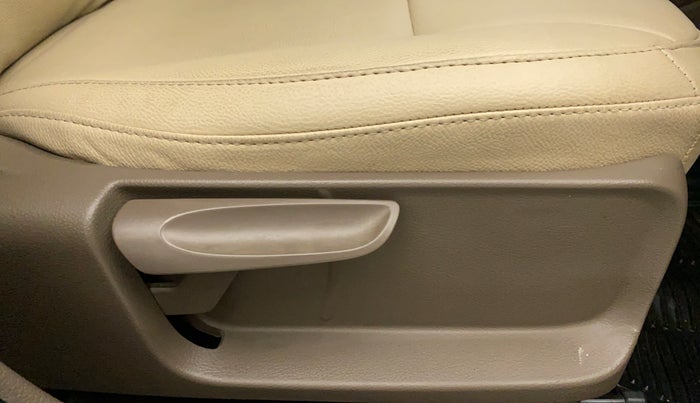 2016 Skoda Rapid AMBITION 1.6 MPI MT, Petrol, Manual, 20,804 km, Driver Side Adjustment Panel