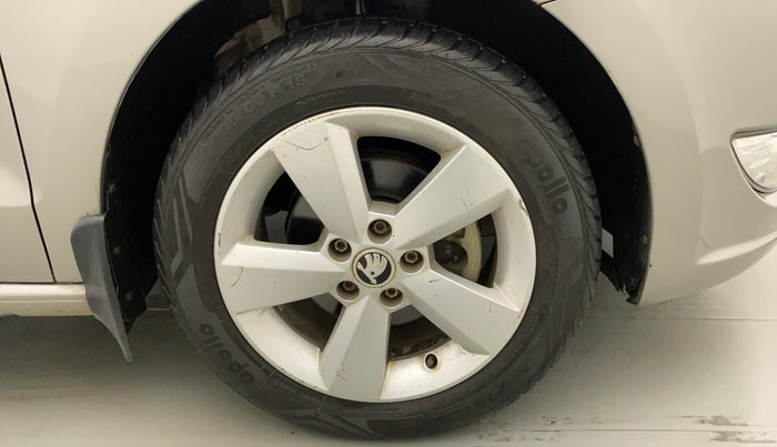 2016 Skoda Rapid AMBITION 1.6 MPI MT, Petrol, Manual, 20,804 km, Right Front Wheel