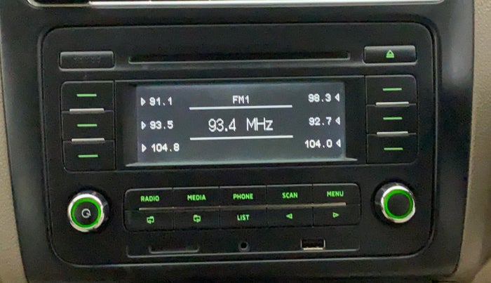 2016 Skoda Rapid AMBITION 1.6 MPI MT, Petrol, Manual, 20,804 km, Infotainment System