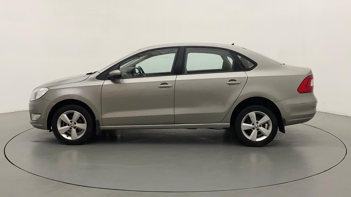 2016 Skoda Rapid AMBITION 1.6 MPI MT, Petrol, Manual, 20,804 km, Left Side