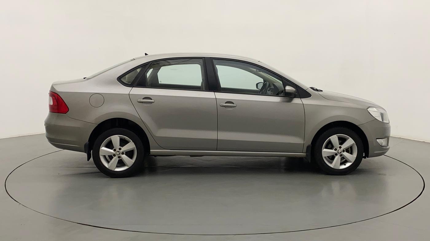 2016 Skoda Rapid AMBITION 1.6 MPI MT, Petrol, Manual, 20,804 km, Right Side