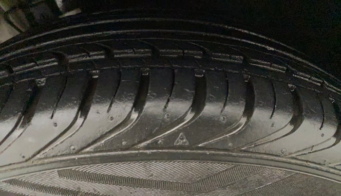 2016 Skoda Rapid AMBITION 1.6 MPI MT, Petrol, Manual, 20,804 km, Left Front Tyre Tread