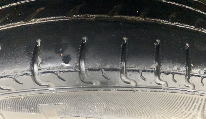 2017 Renault Kwid CLIMBER 1.0 AMT, Petrol, Automatic, 36,771 km, Left Front Tyre Tread