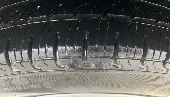 2017 Renault Kwid CLIMBER 1.0 AMT, Petrol, Automatic, 36,771 km, Left Rear Tyre Tread