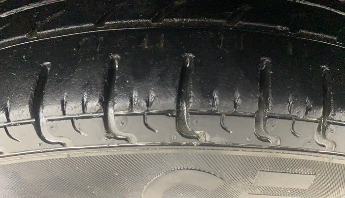 2017 Renault Kwid CLIMBER 1.0 AMT, Petrol, Automatic, 36,771 km, Right Front Tyre Tread