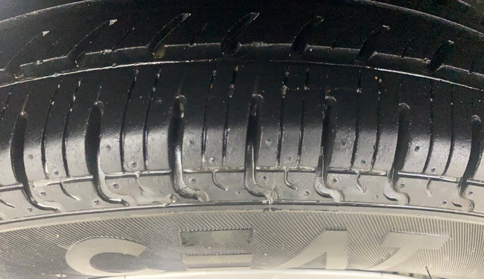 2017 Renault Kwid CLIMBER 1.0 AMT, Petrol, Automatic, 36,771 km, Right Rear Tyre Tread