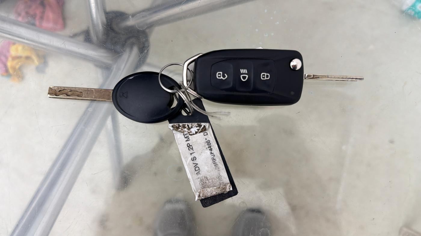 2024 Tata PUNCH Adventure (S), Petrol, Manual, 26,670 km, Key Close Up