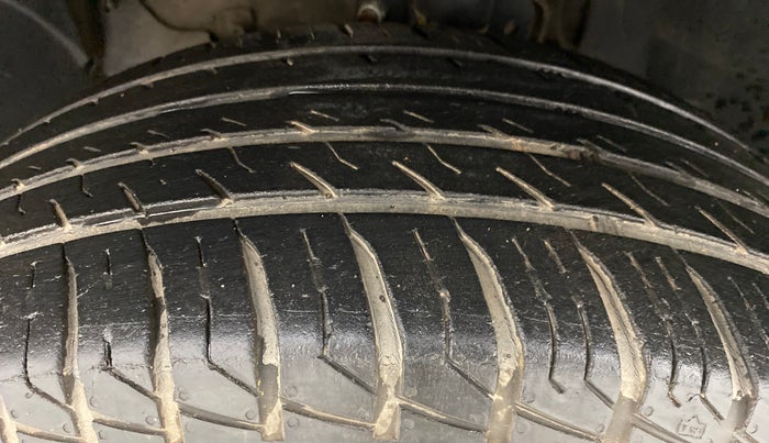 2016 Renault Duster RXL PETROL 104, Petrol, Manual, 51,333 km, Left Front Tyre Tread