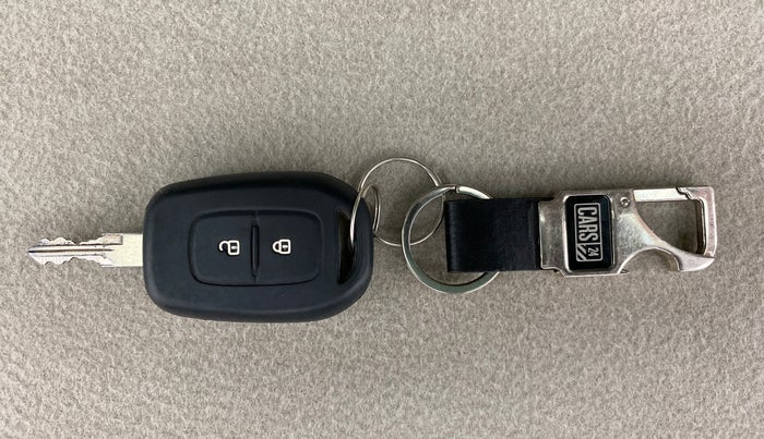 2016 Renault Duster RXL PETROL 104, Petrol, Manual, 51,333 km, Key Close Up