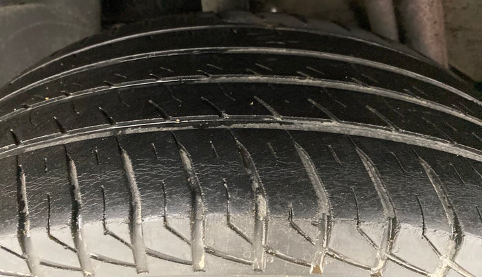 2016 Renault Duster RXL PETROL 104, Petrol, Manual, 51,333 km, Right Rear Tyre Tread