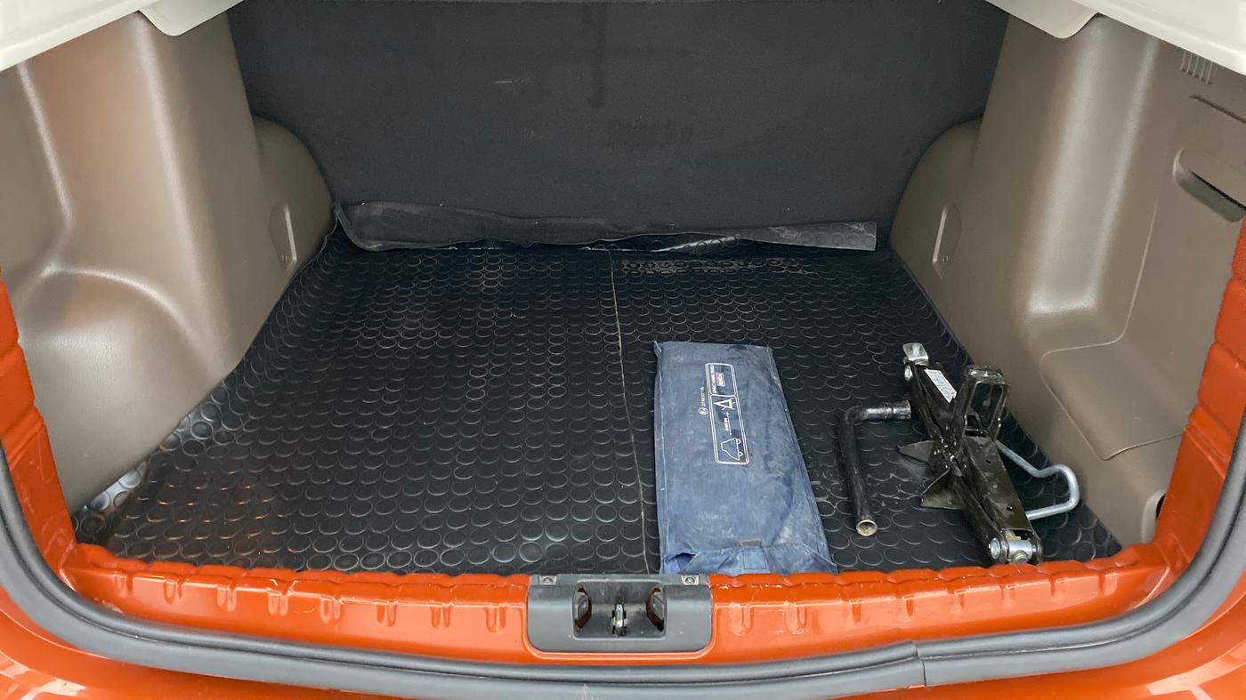 2016 Renault Duster RXL PETROL 104, Petrol, Manual, 51,333 km, Boot Inside