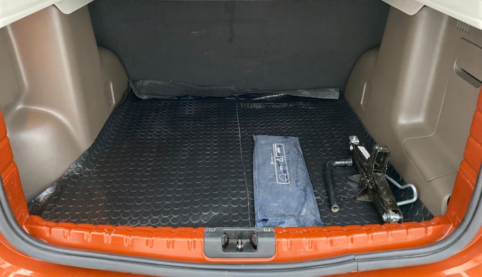 2016 Renault Duster RXL PETROL 104, Petrol, Manual, 51,333 km, Boot Inside
