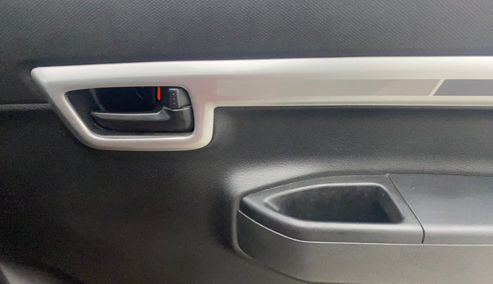 2021 Maruti S PRESSO VXI PLUS AMT, Petrol, Automatic, 1,15,697 km, Driver Side Door Panels Control