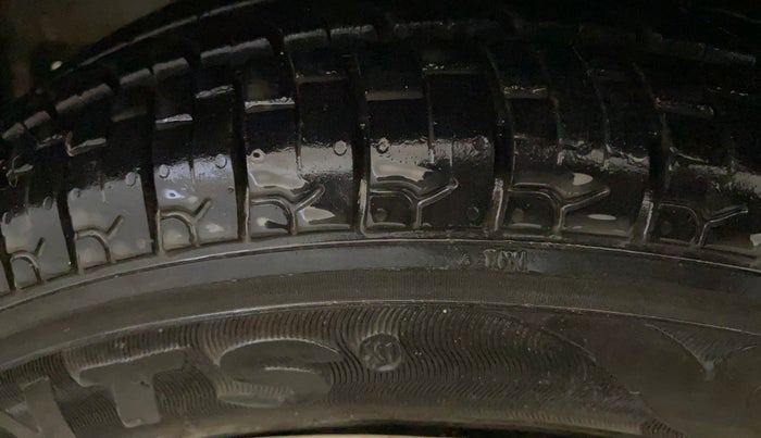 2015 Hyundai Eon ERA +, Petrol, Manual, 22,272 km, Left Front Tyre Tread