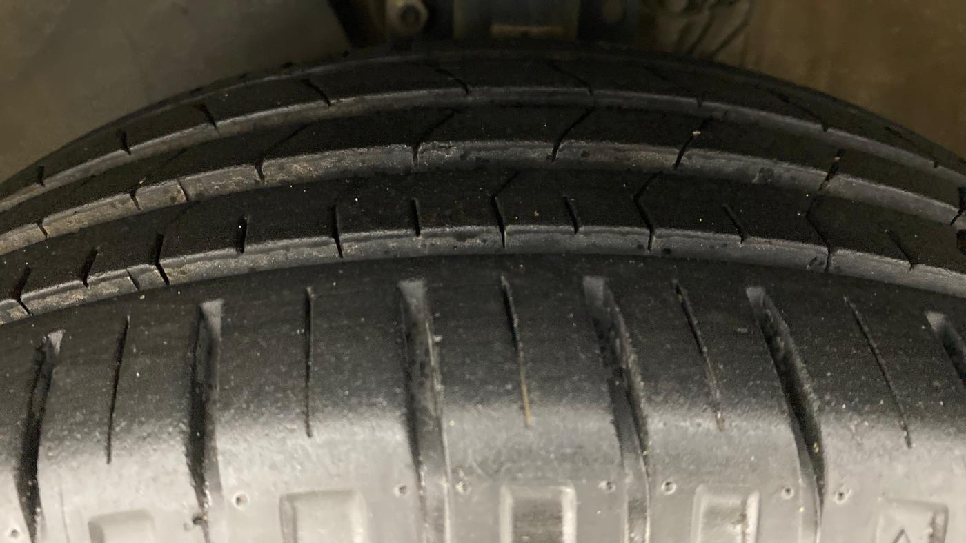 2016 Volkswagen Polo COMFORTLINE 1.2L PETROL, Petrol, Manual, 69,375 km, Left Front Tyre Tread